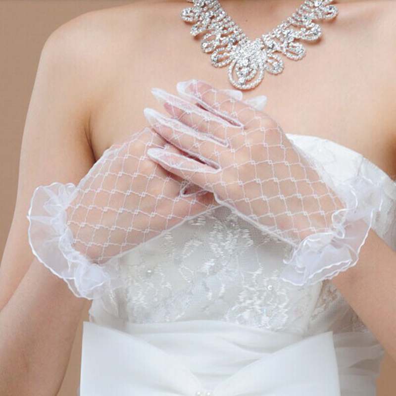 Fingered short lace wedding gloves